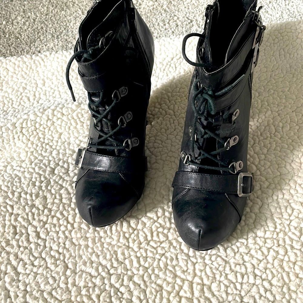 8 1/2 Guess Shoes